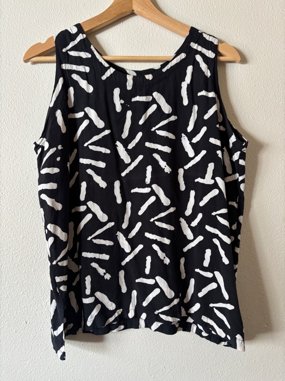 Hary Dary Rayon Black and White Abstract Tank Top Size Large